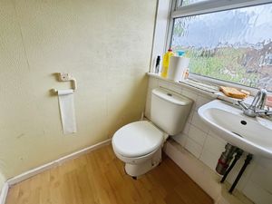 En suite wc- click for photo gallery